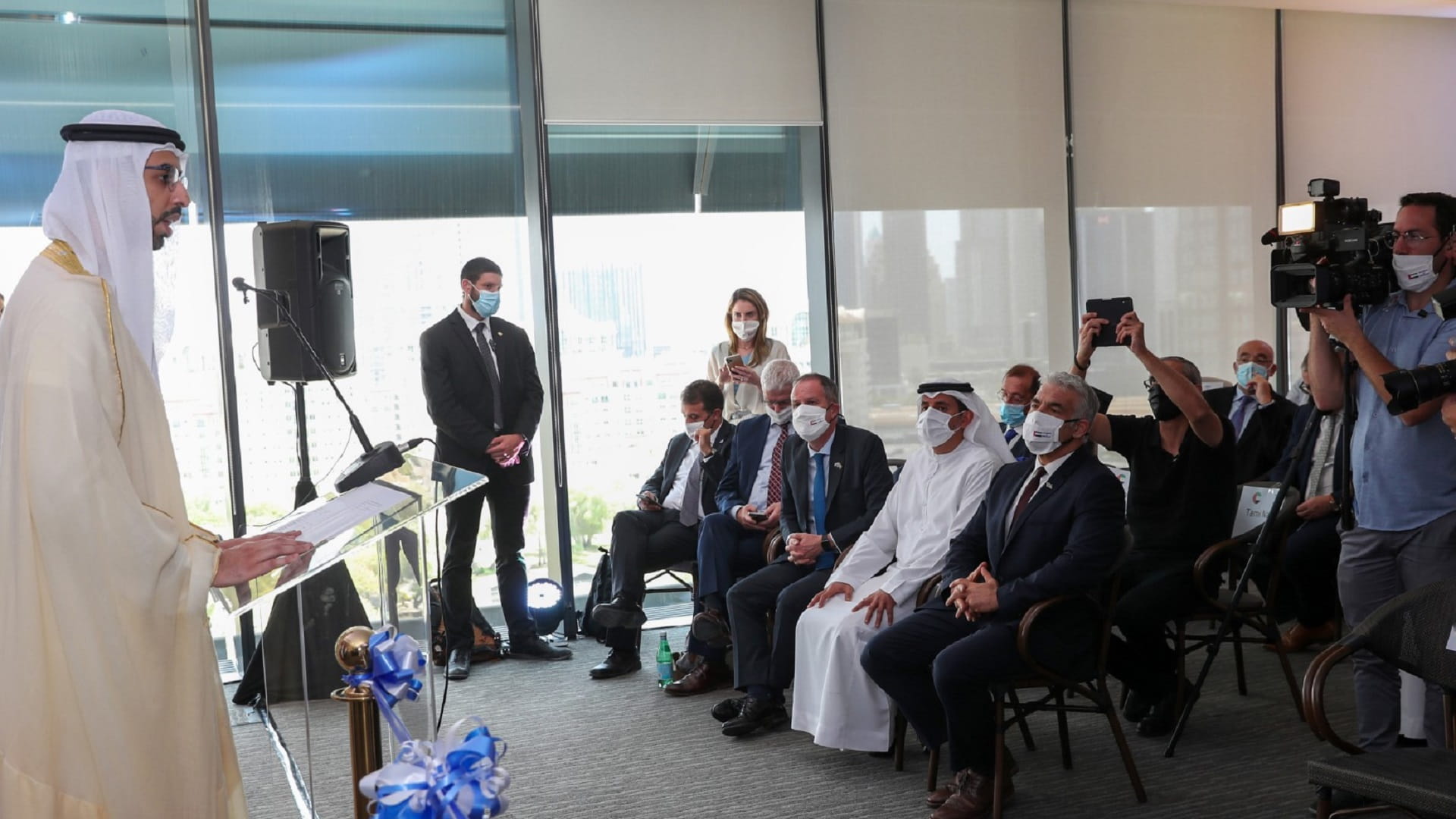 صورة بعنوان: مسؤولون إماراتيون يشاركون بحفل افتتاح القنصلية الإسرائيلية في دبي 