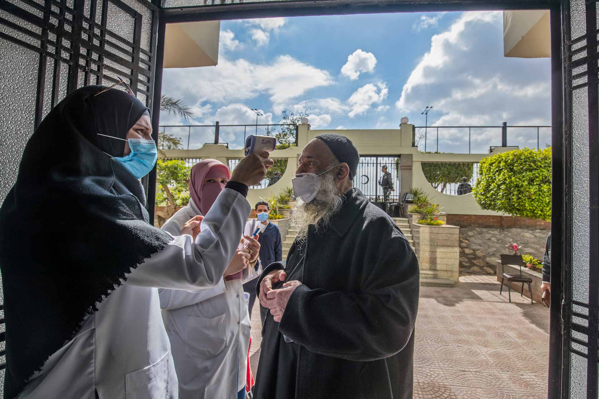 Image for the title: Egypt records 933 new cases of COVID-19 