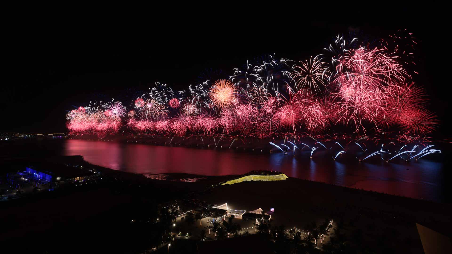 Image for the title: RAK New Year’s Eve fireworks to dazzle with two Guinness Record 