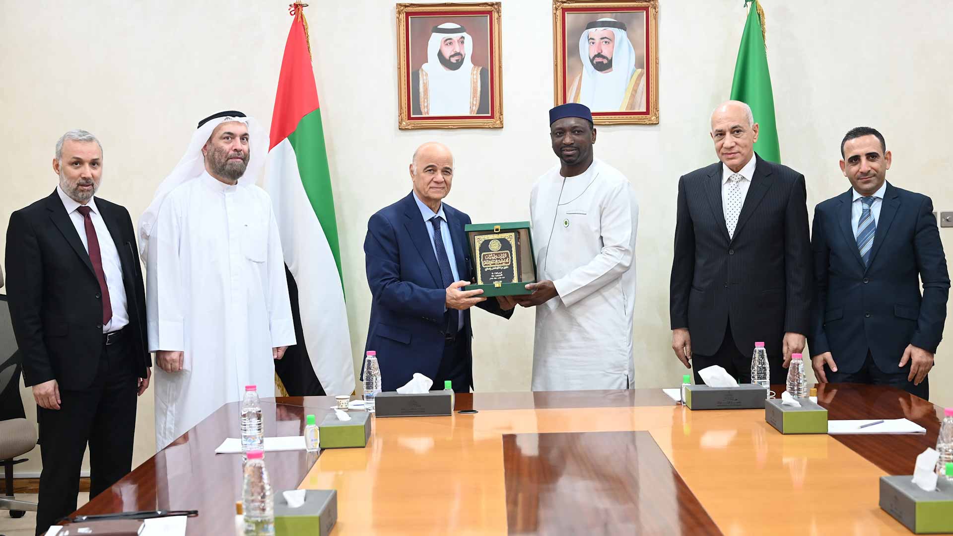 صورة بعنوان: جامعة الشارقة تبحث التعاون العلمي مع مجمع الفقه الإسلامي الدولي 