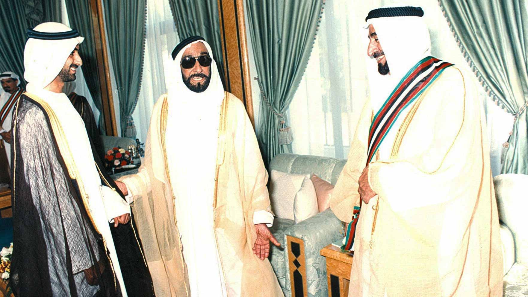 صورة بعنوان: قطعة الشهر تختار وسام زايد الثاني من الدرجة الأولى لحاكم الشارقة 