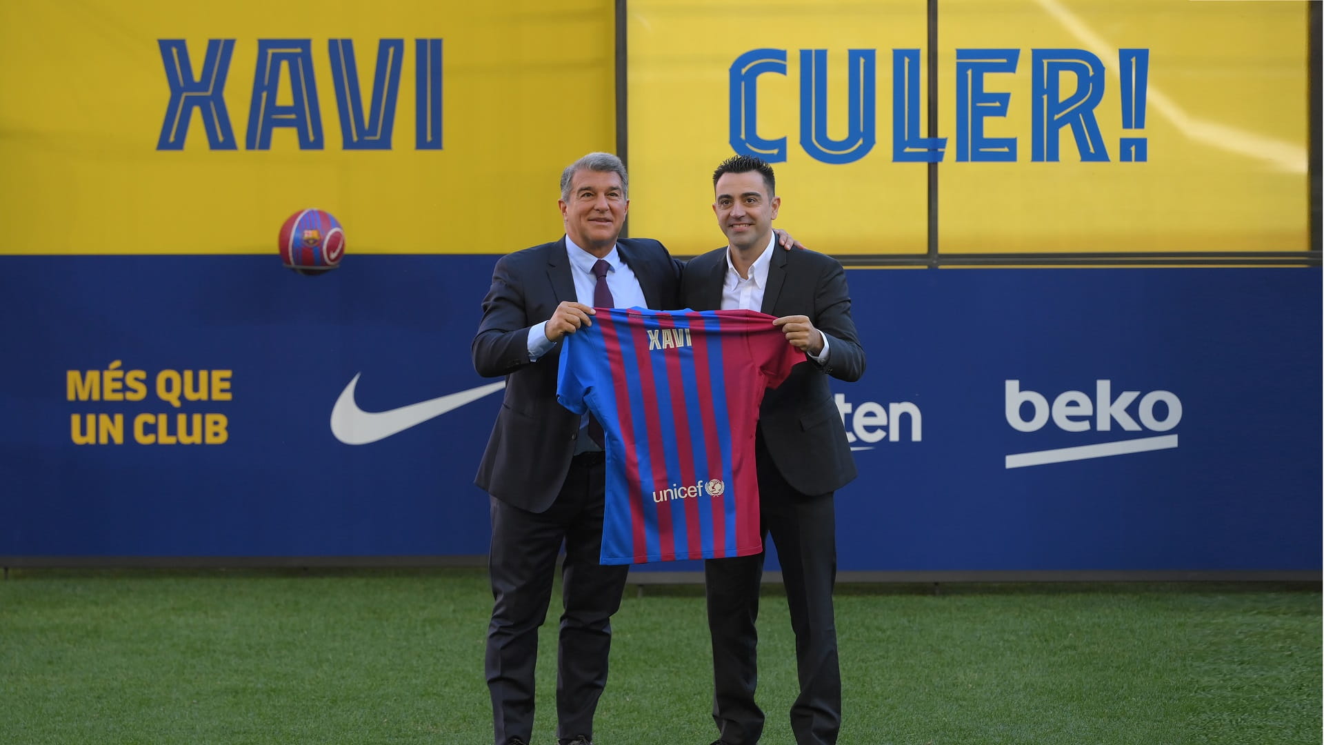 صورة بعنوان: برشلونة الإسباني يقدم مدربه الجديد تشافي هيرنانديز 