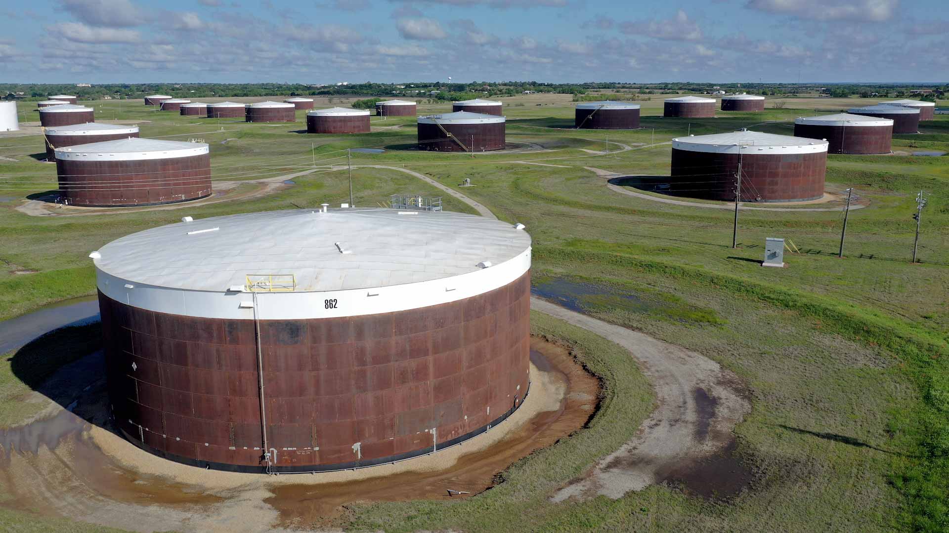 Image for the title: Oil prices steady on slow OPEC output increase 