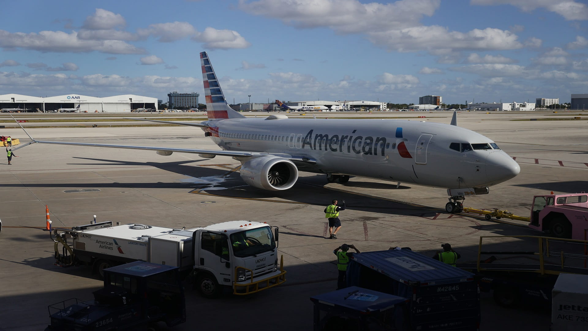 Image for the title: American Airlines cancels more flights; total tops 2,300 