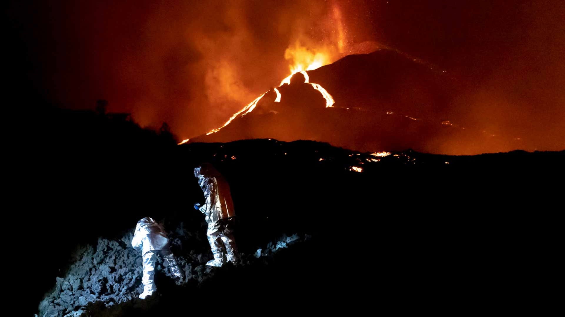 Image for the title: Schools closed, air travel disrupted as volcano belches ash 