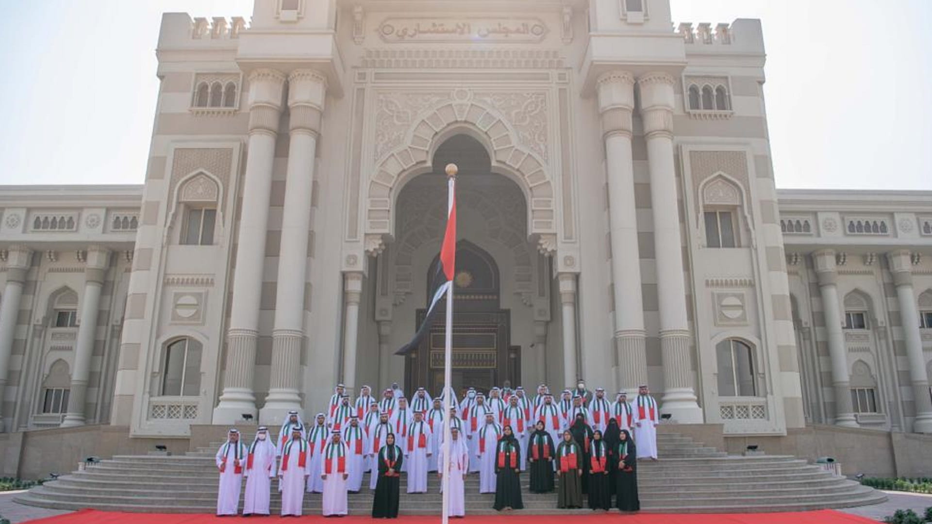صورة بعنوان: الدوائر والمؤسسات الحكومية بالشارقة تحتفي بيوم العلم 