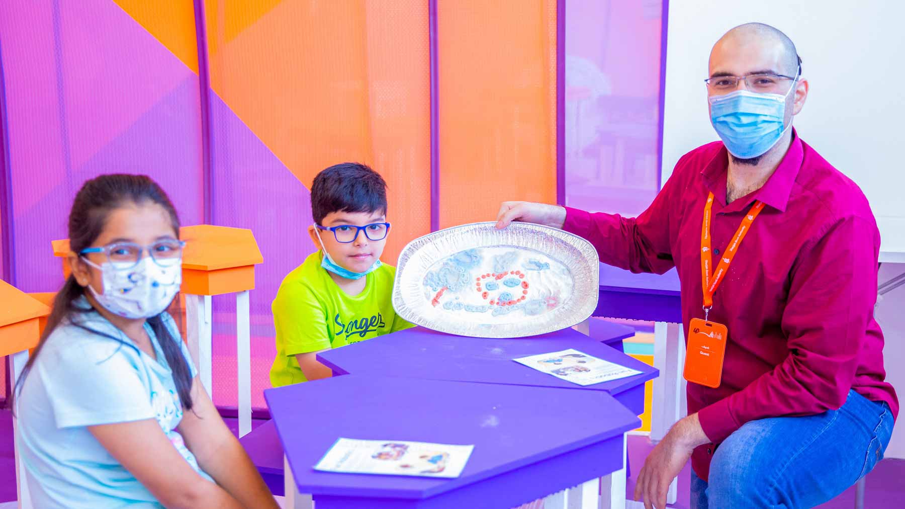 Image for the title: Children learn basics of chemical reactions at SIBF workshop 