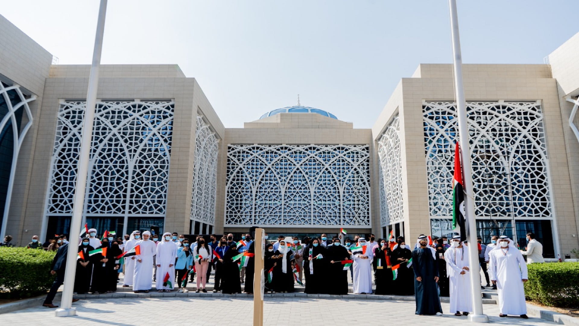 صورة بعنوان: مجمع الشارقة للابتكار يحتفل بيوم العلم الإماراتي  