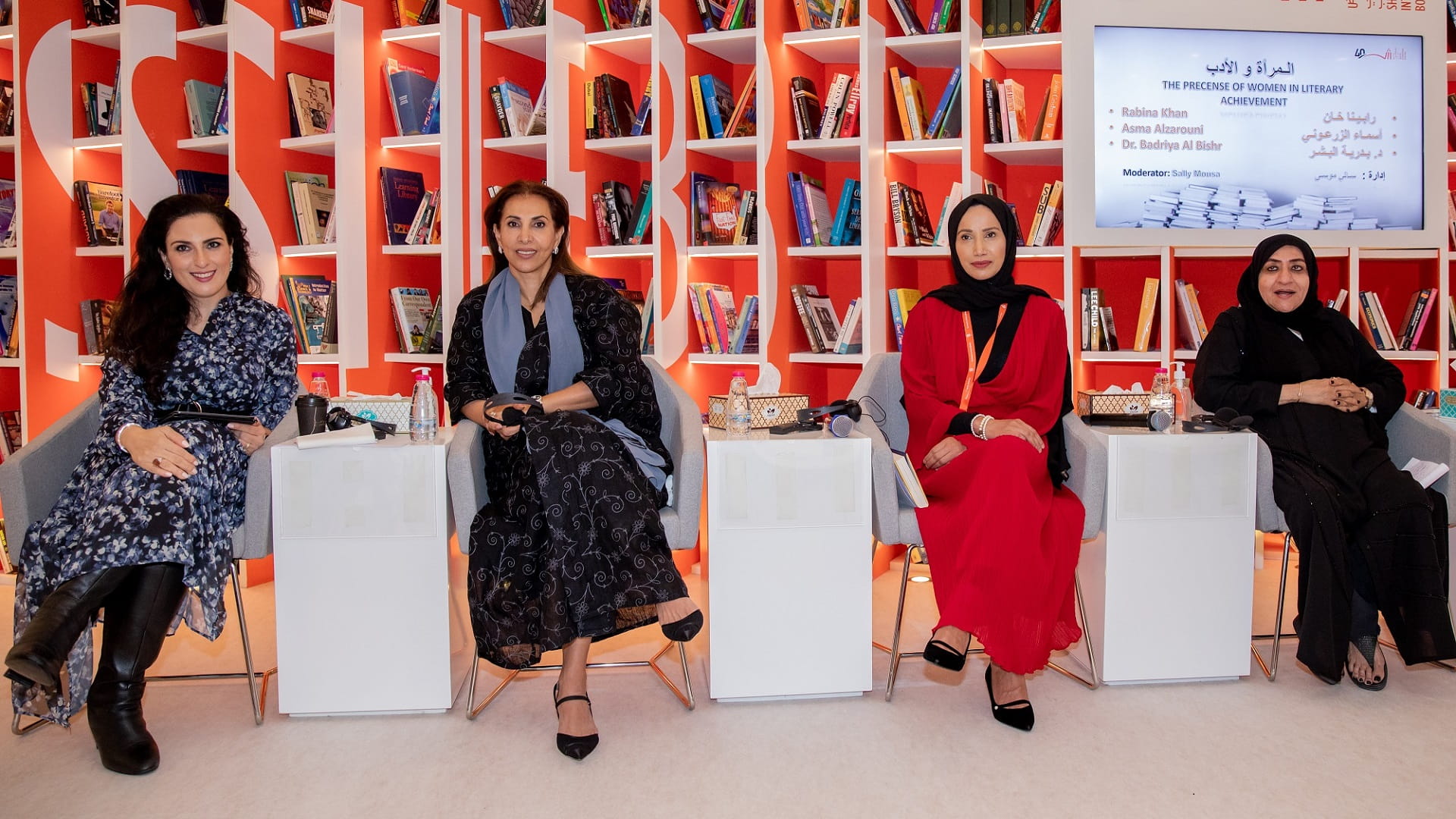 صورة بعنوان: أديبات: علاقة المرأة بالأدب شهدت تحولات قادتها إلى مكانة متميزة  