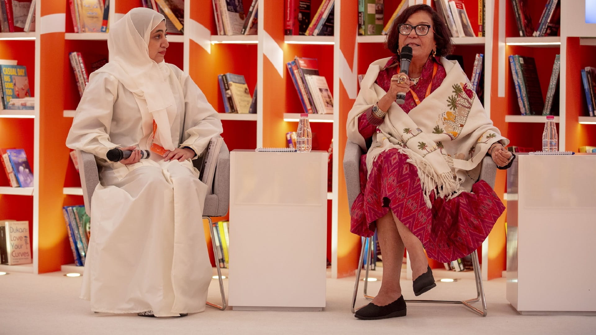 صورة بعنوان: عزة فهمي بمعرض الشارقة الدولي للكتاب: الكتابة عرَّفتني بنفسي 