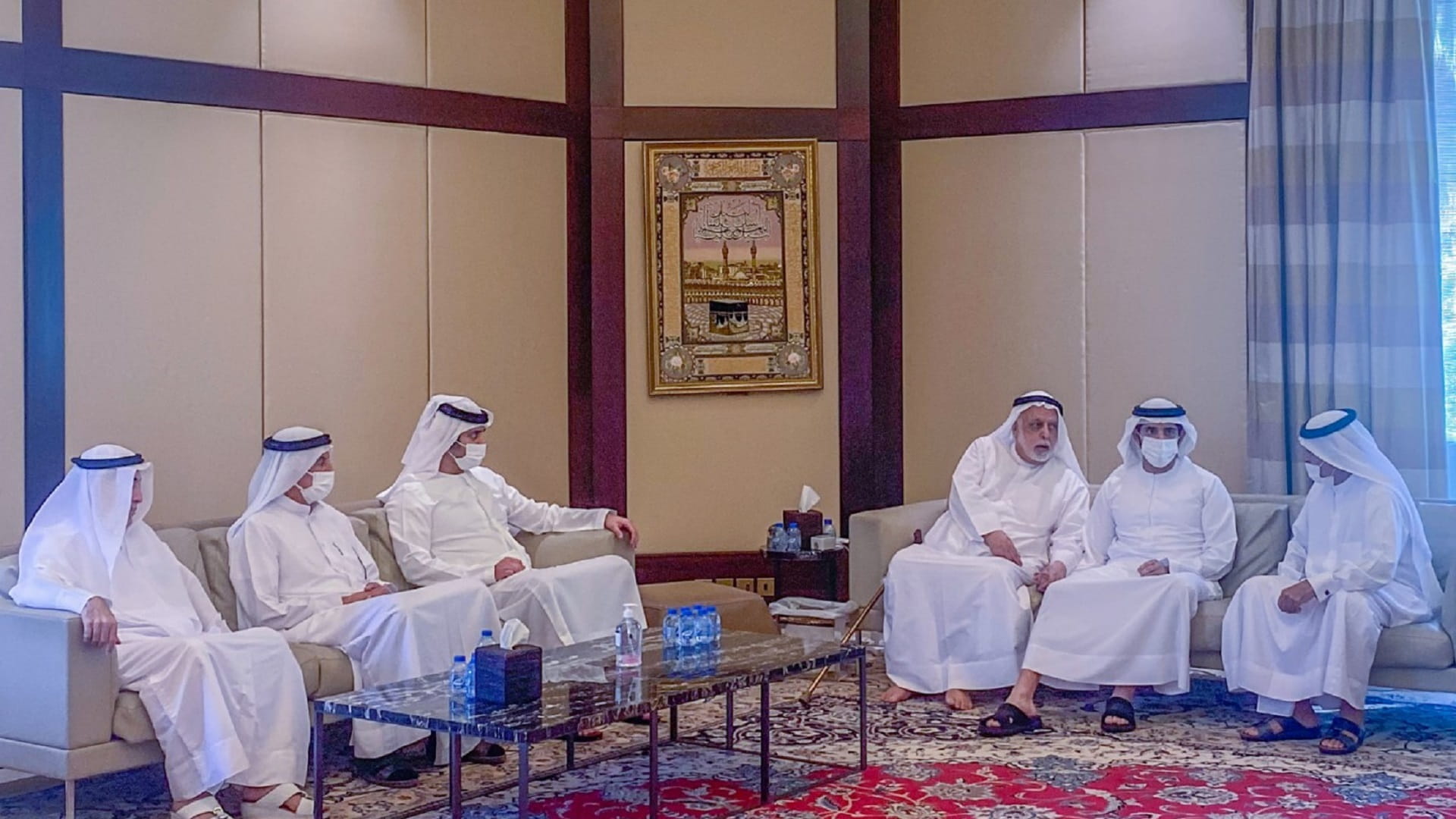 صورة بعنوان: حمدان ومكتوم بن محمد يقدمان واجب العزاء في زوجة عبد الله الغرير 