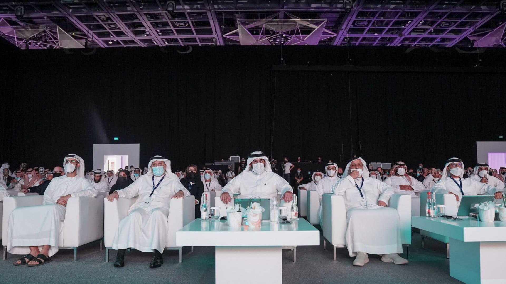 صورة بعنوان: أحمد بن محمد يفتتح مؤتمر ومعرض "الاتحاد الدولي للطرق" 