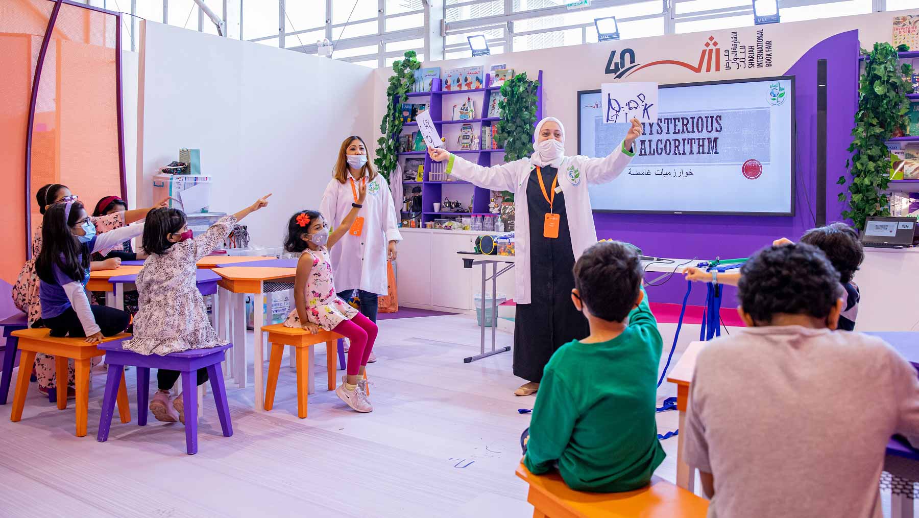 Image for the title: Kids introduced to teamwork through fun algorithms at SIBF 2021  