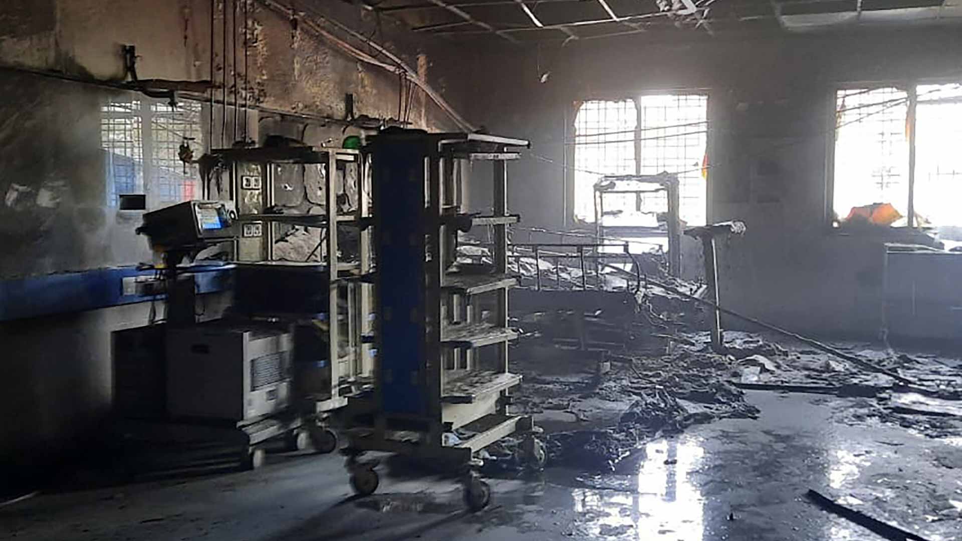 Image for the title: India Covid hospital fire kills 11 