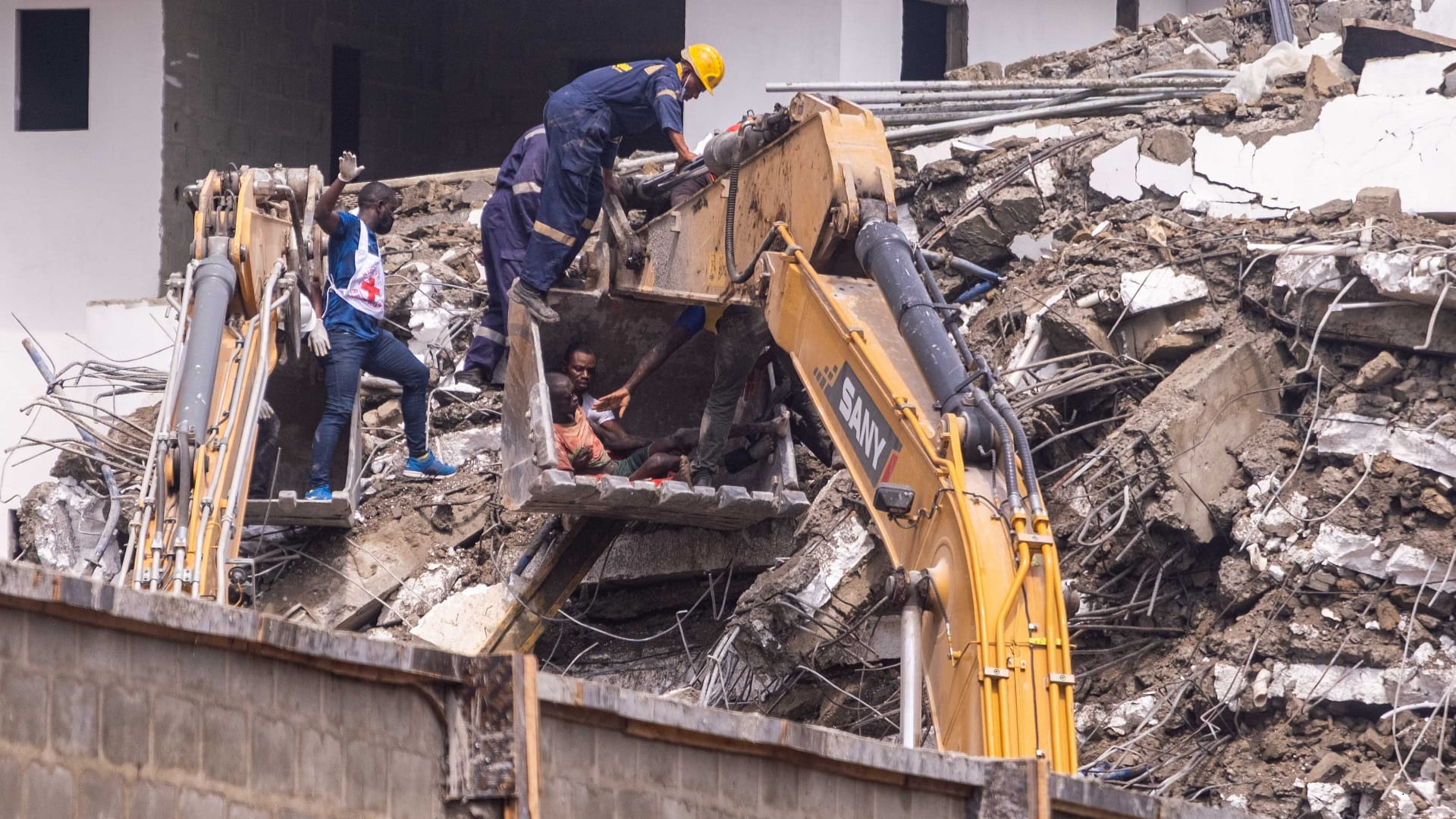 Image for the title: Death toll in Lagos high-rise collapse rises to 42 