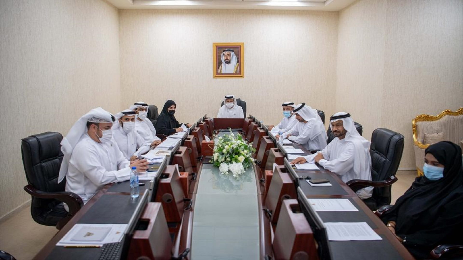 صورة بعنوان: "قانونية استشاري الشارقة" تواصل دراسة قوانين ونظم الإمارة 