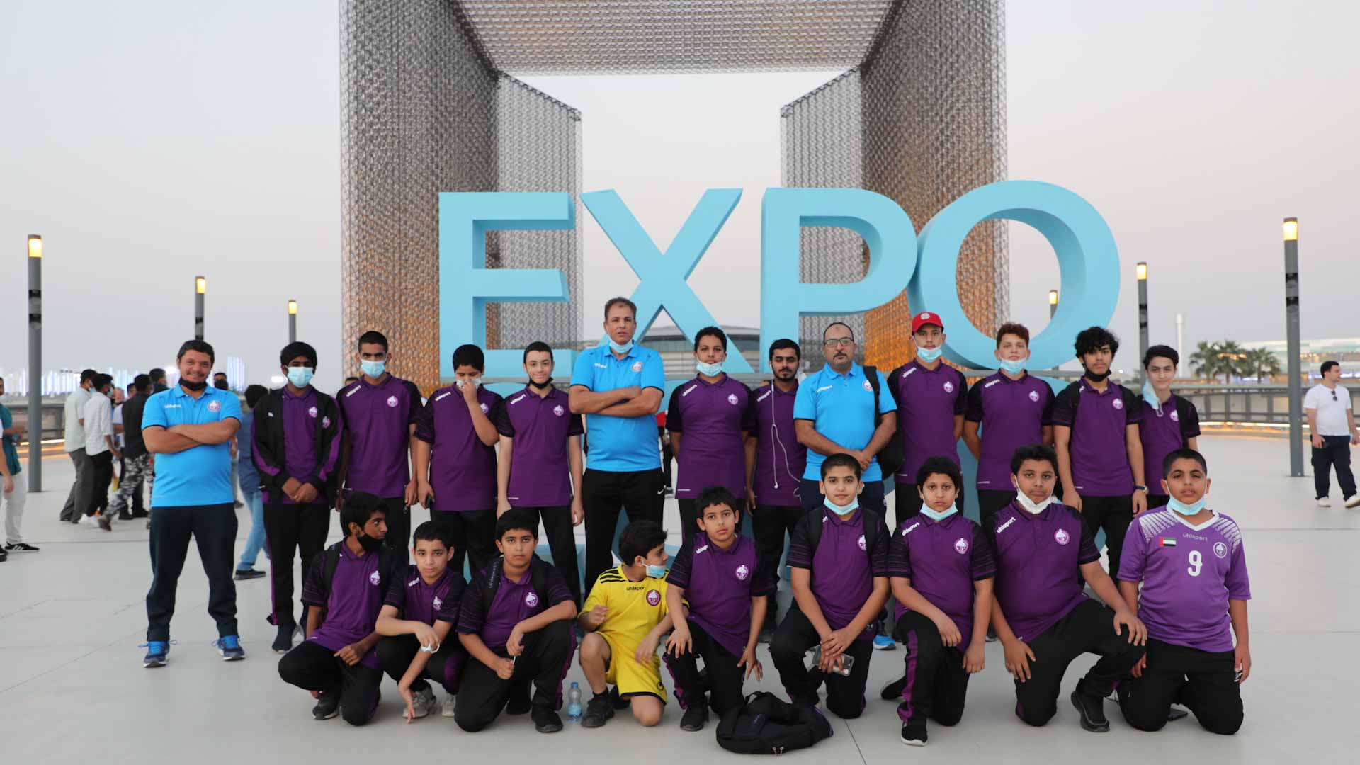 صورة بعنوان: لاعبو نادي الذيد يزورون إكسبو دبي ويتنقلون بين أجنحة الدول  