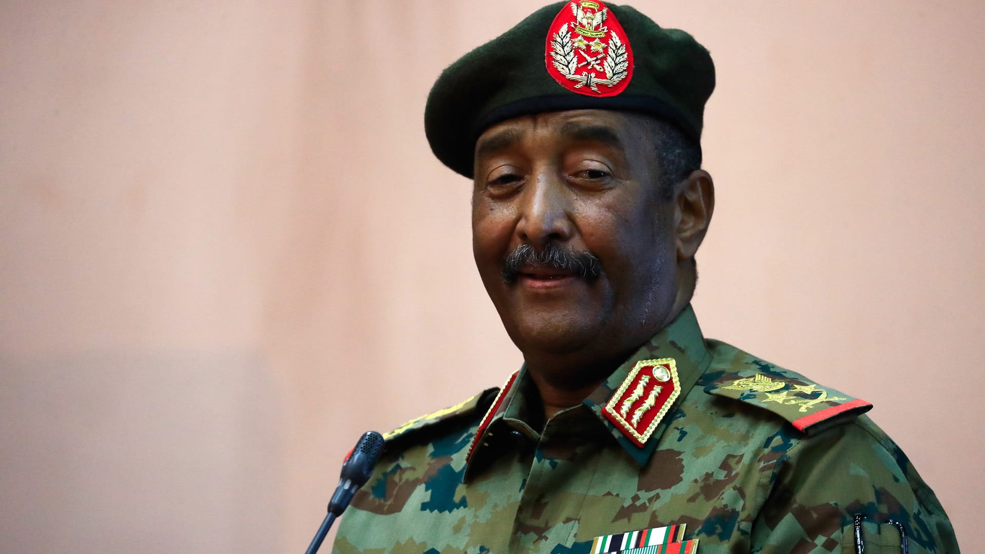 صورة بعنوان: البرهان: ملتزمون بالتحول الديموقراطي وحماية مكتسبات الثورة 