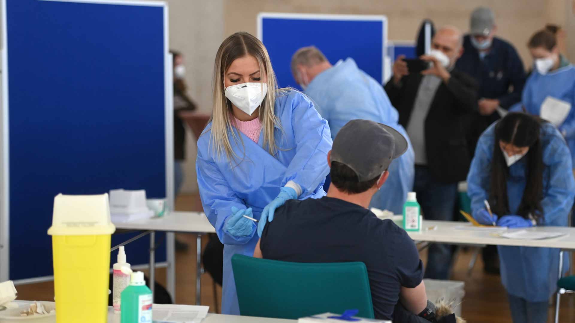 Image for the title: Germany's seven-day Covid incidence rate at record high 