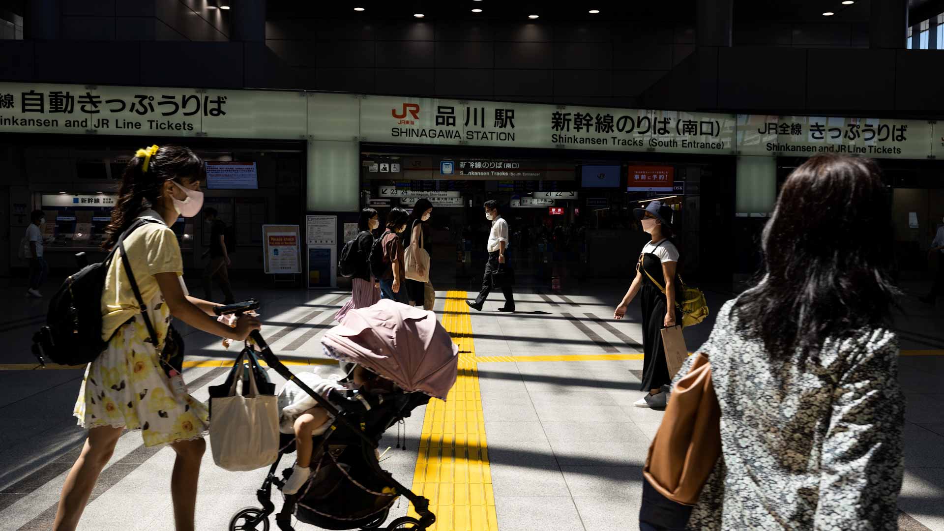 Image for the title: Japan has zero daily COVID-19 deaths for first time in 15 months 