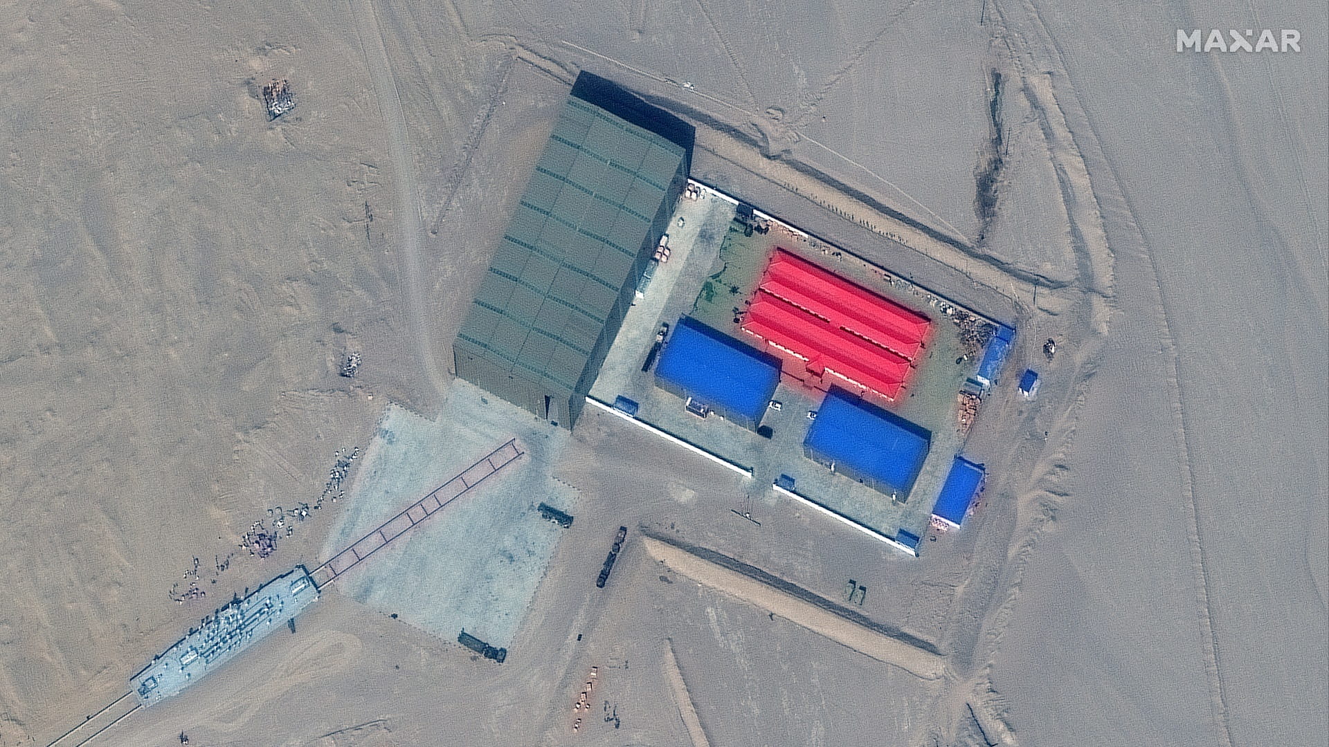 Image for the title: Satellites spot US warship mock-ups at apparent China WPN range 