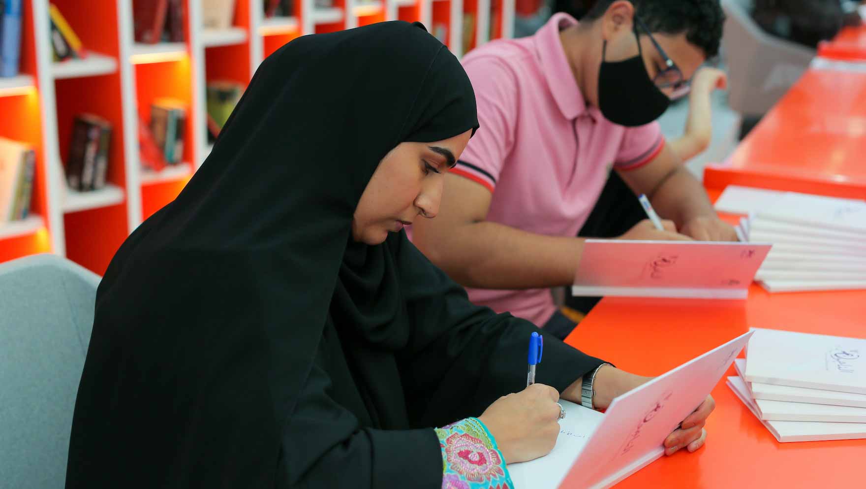 صورة بعنوان: أصدقاء مرضى السرطان تطلق كتاب"الناجون"لبث روح التفاؤل لدى المرضى  