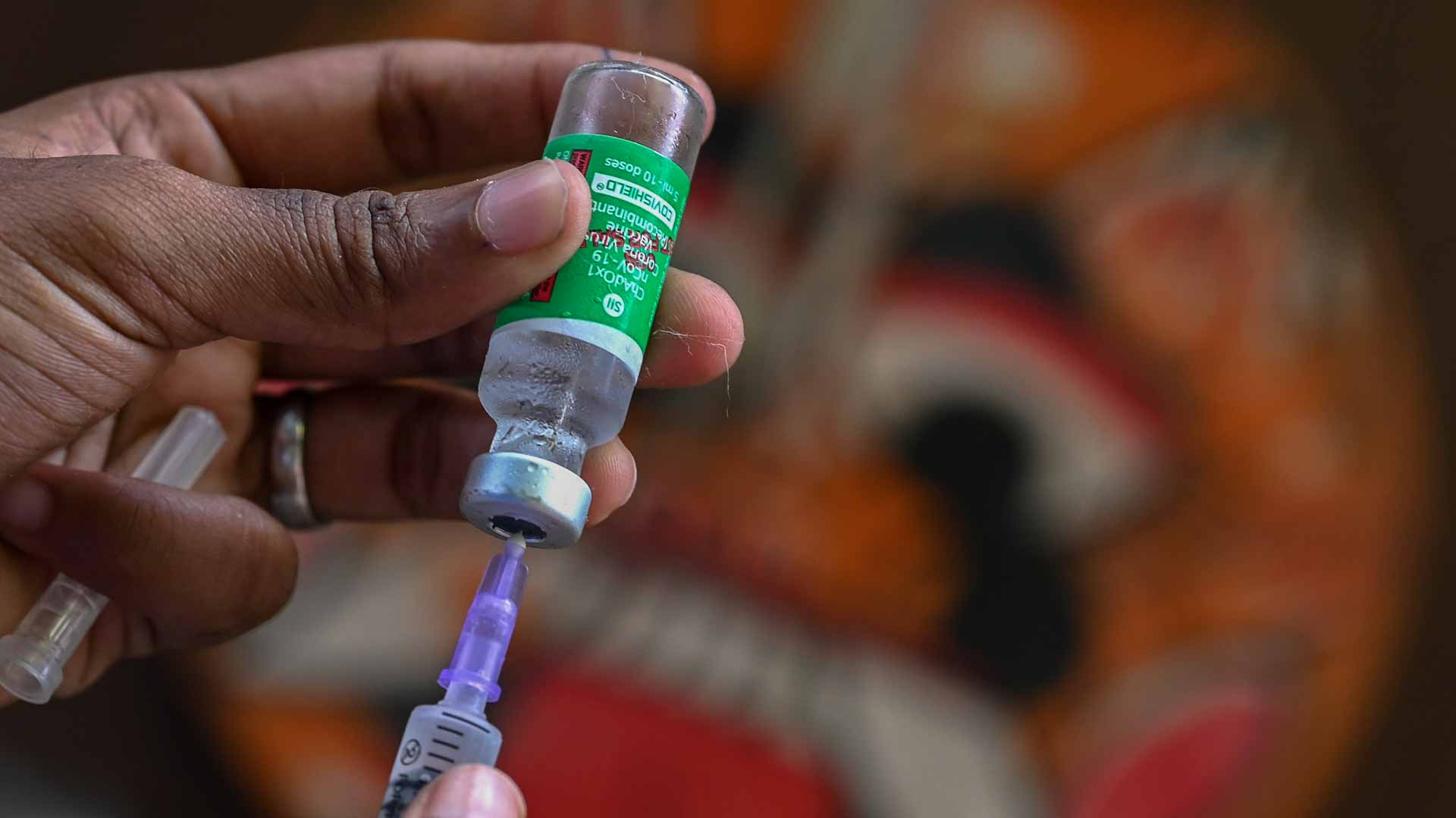Image for the title: India could ship vaccines to COVAX in a few weeks 