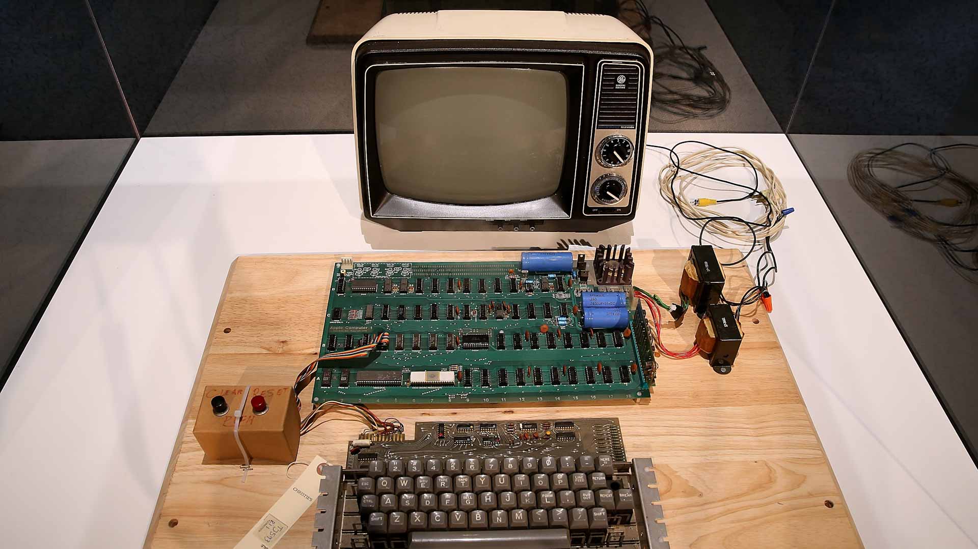 Image for the title: Original Apple computer built by Jobs and Wozniak to be auctioned 