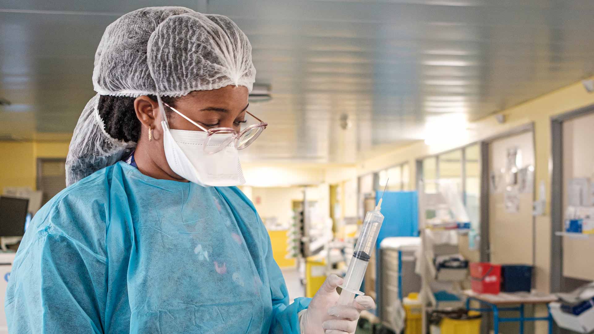 Image for the title: France hits one-month high for patients hospitalised for COVID-19 