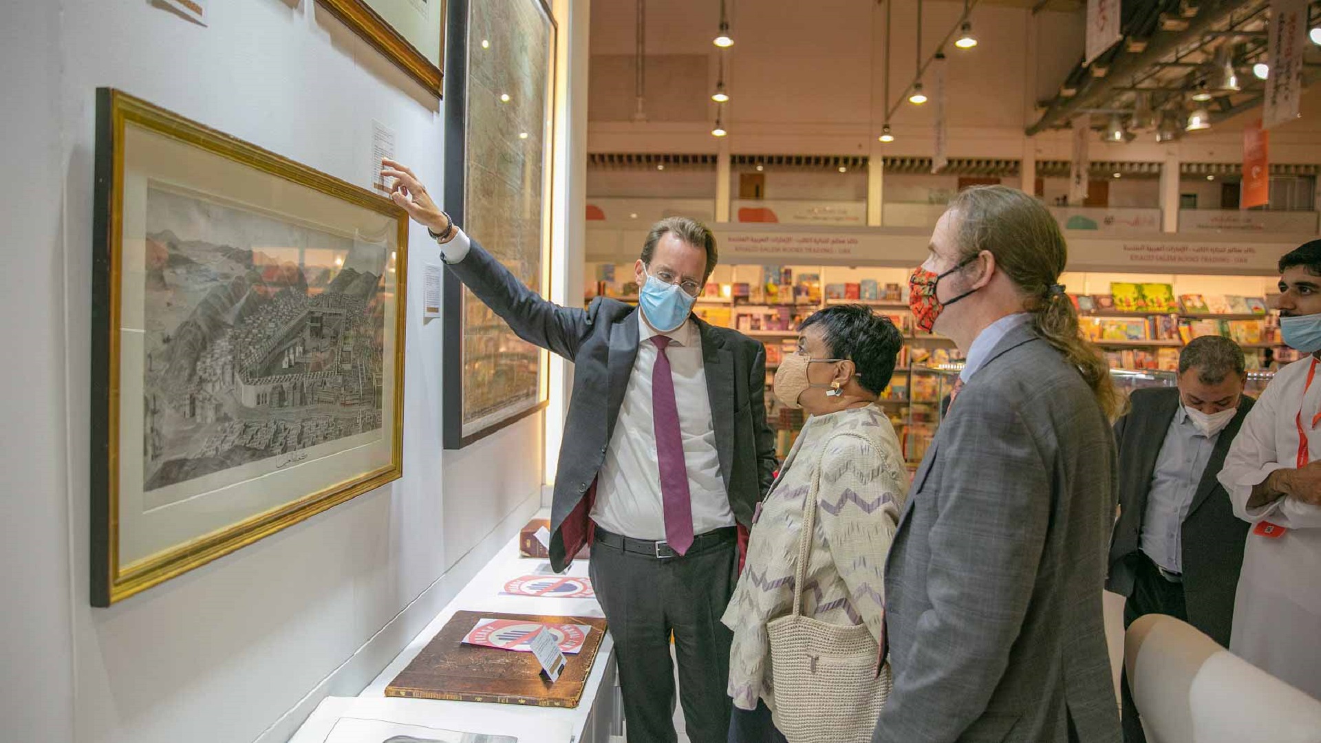 Image for the title: Librarian of Congress, USA, tours SIBF 2021 