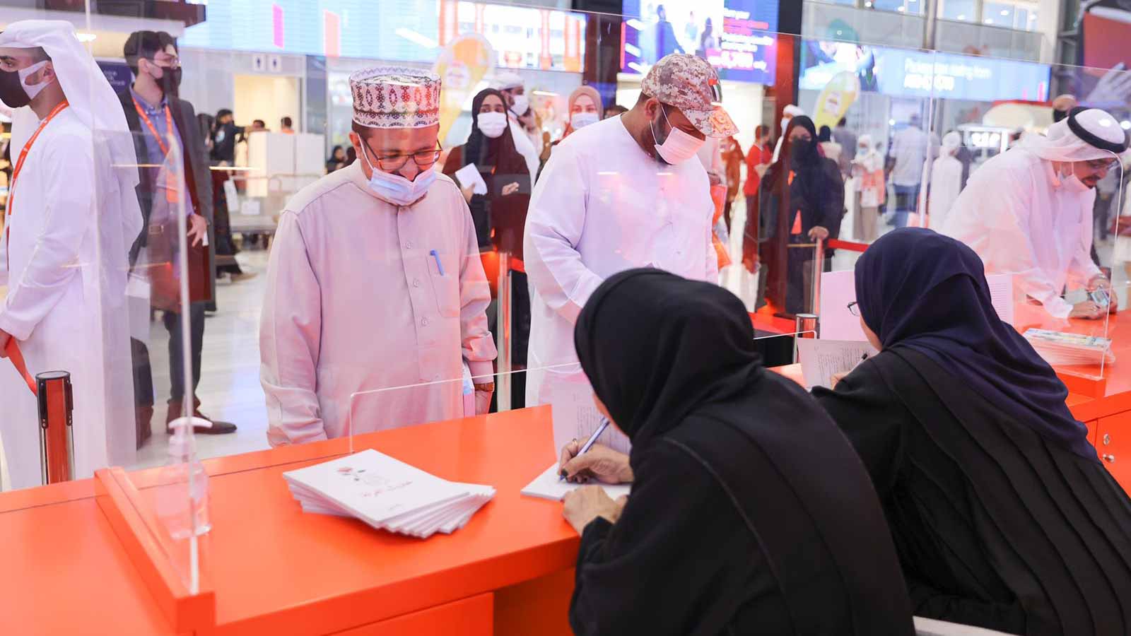 صورة بعنوان: "ثقافي الأعلى للأسرة" يُوقع إصداراته بـ "الشارقة للكتاب" 