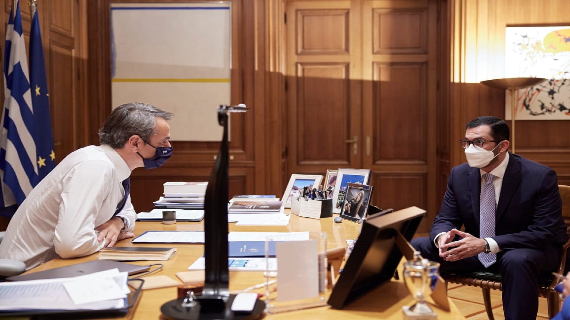 صورة بعنوان: سلطان الجابر ورئيس وزراء اليونان يبحثان فرص للتعاون المشترك 