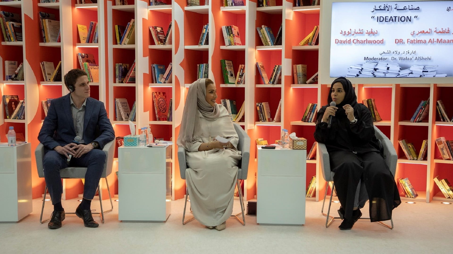 صورة بعنوان: المعمري وتشارلوود يكشفان من أين يحصل الكاتب على أفكاره الإبداعية 