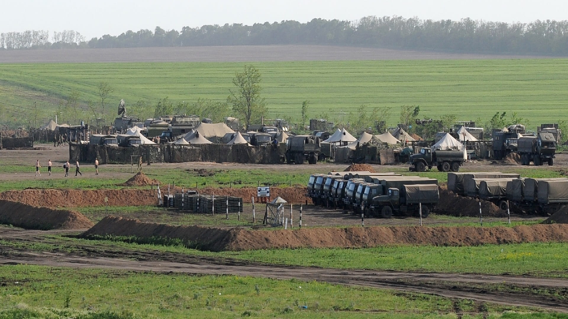 Image for the title: Russian movements at Ukraine border 'rather worrying': EU 