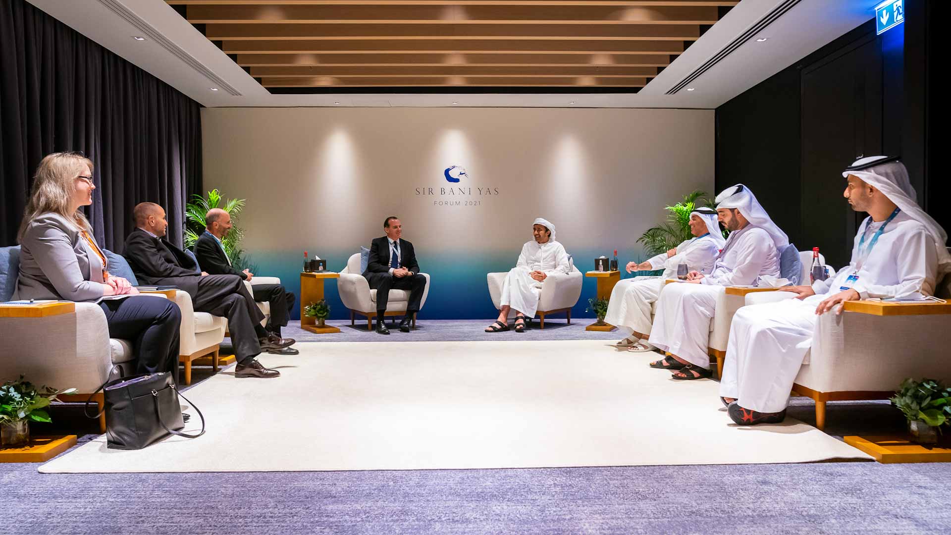 Image for the title: Abdullah bin Zayed receives US officials 