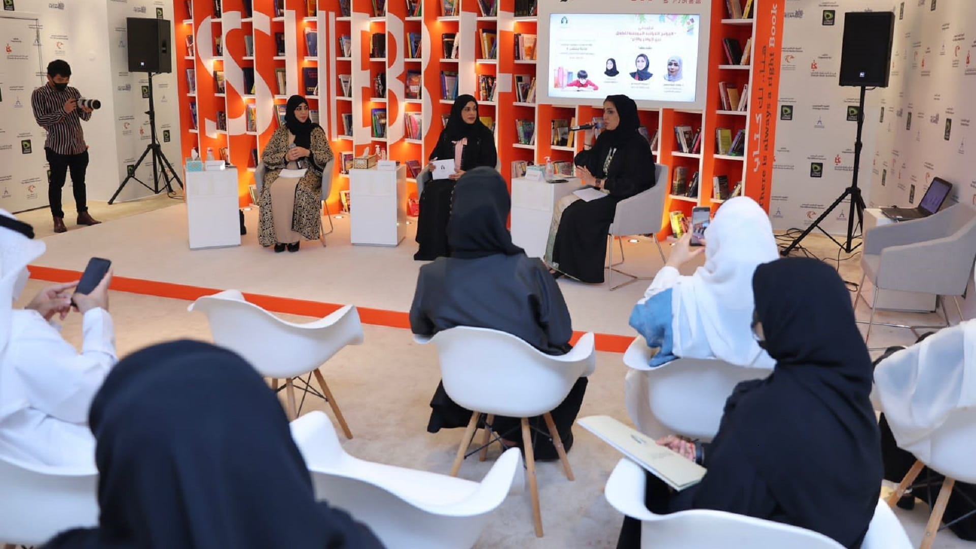 صورة بعنوان: مجلس شؤون الأسرة بالشارقة يدعو إلى تنشئة الأطفال على حب القراءة 