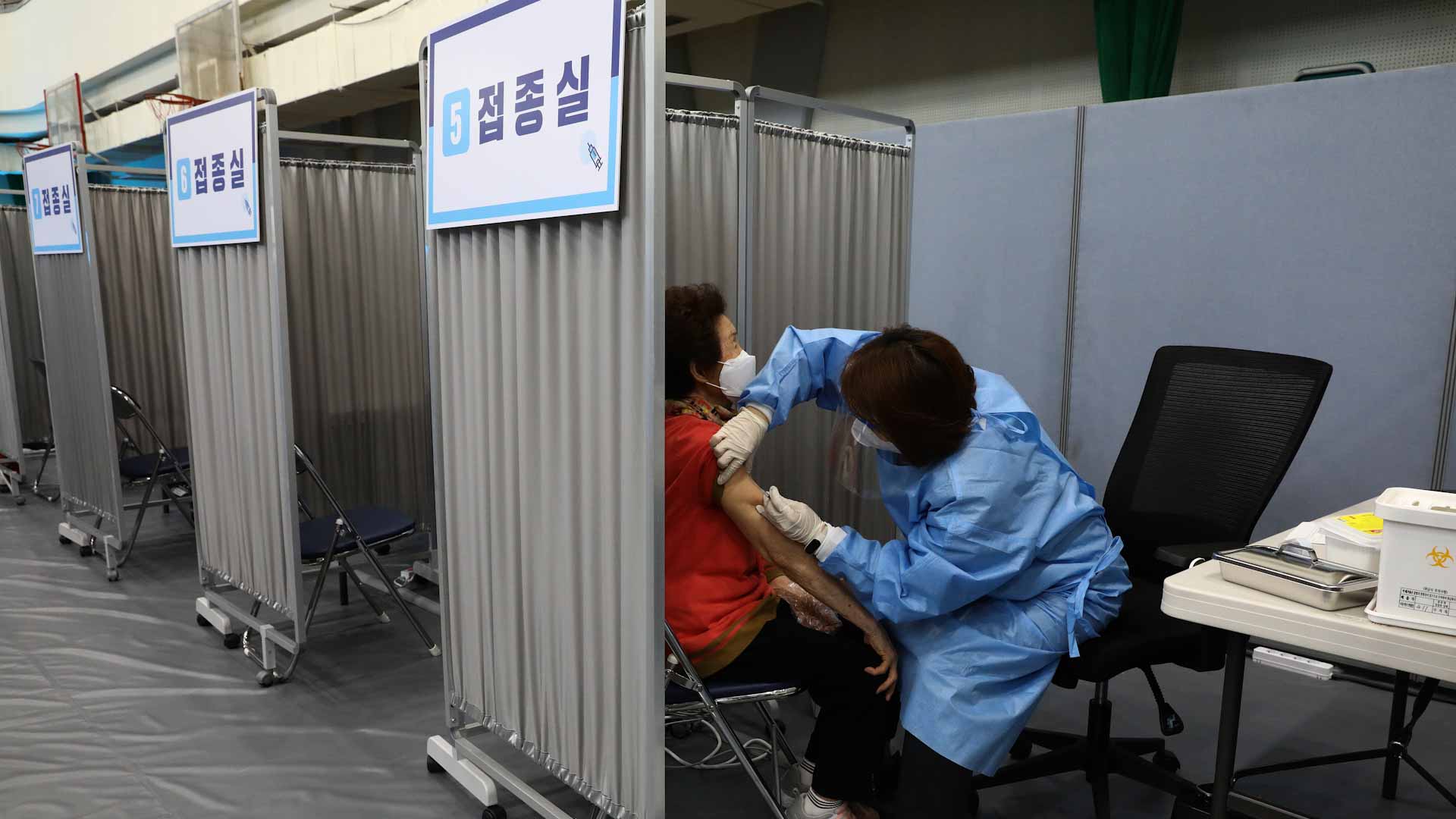 Image for the title: South Korea reports 2,419 new COVID-19 cases 