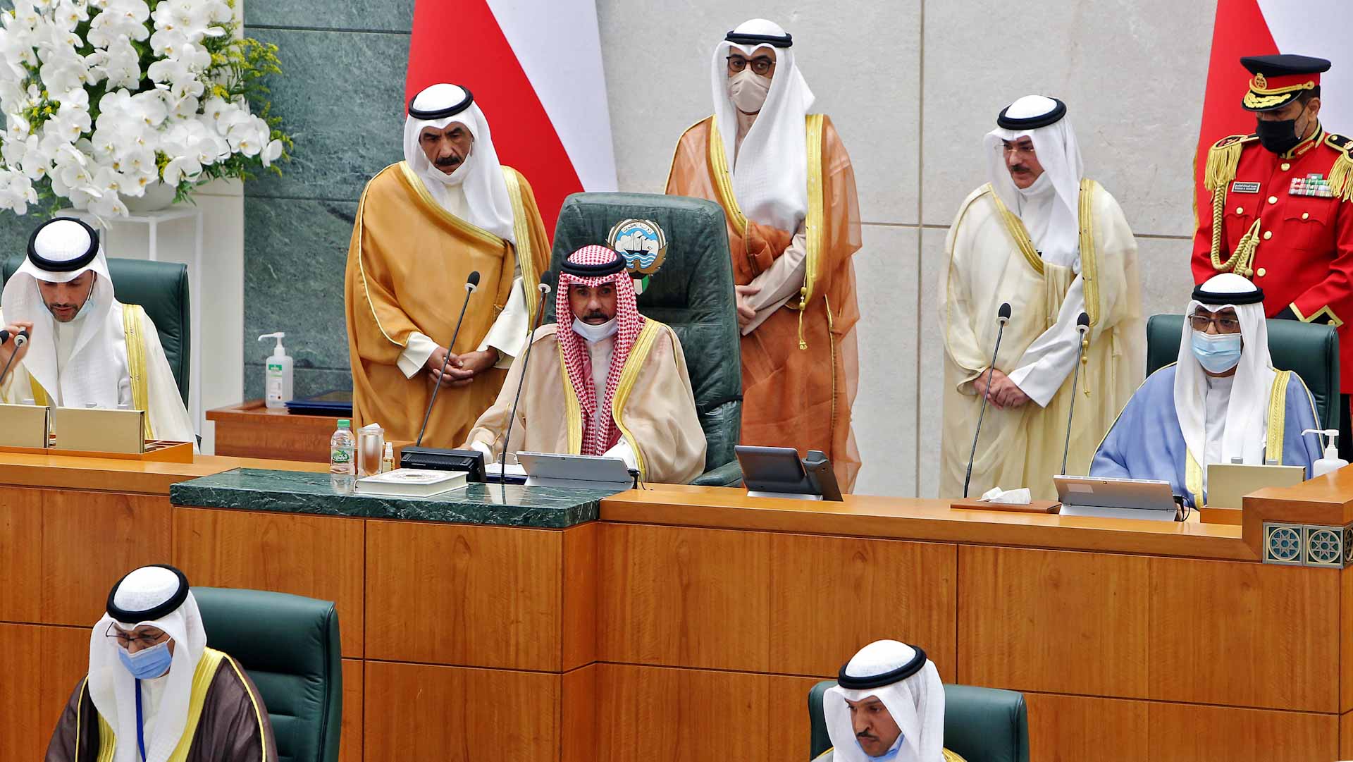 صورة بعنوان: أمير الكويت يقبل "استقالة" الحكومة 