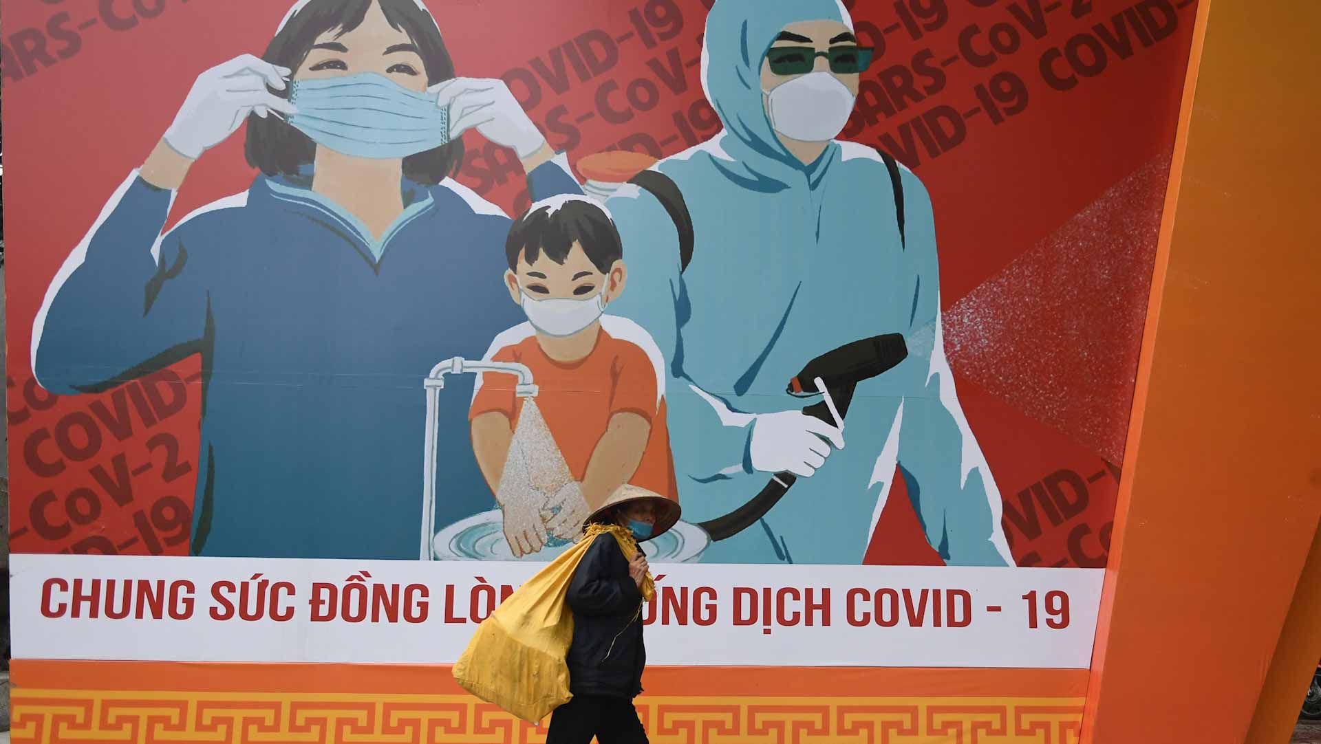 Image for the title: Vietnam welcomes first foreign tourists in nearly 20 months 