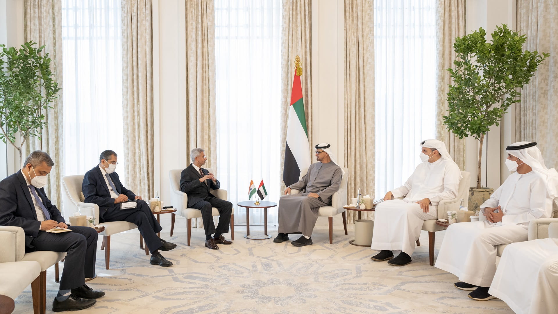 صورة بعنوان: محمد بن زايد يبحث ووزير خارجية الهند تعزيز العلاقات الاستراتيجية 