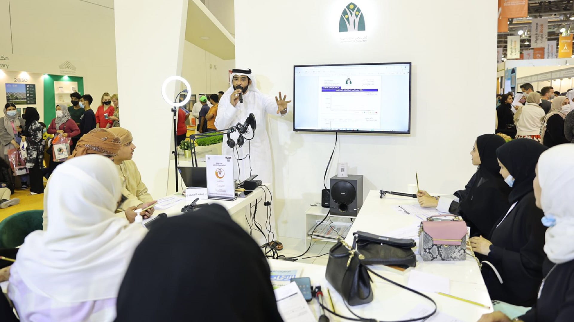 صورة بعنوان: مجلس شؤون الأسرة بالشارقة ينظم فعاليات إبداعية بمعرض الكتاب 