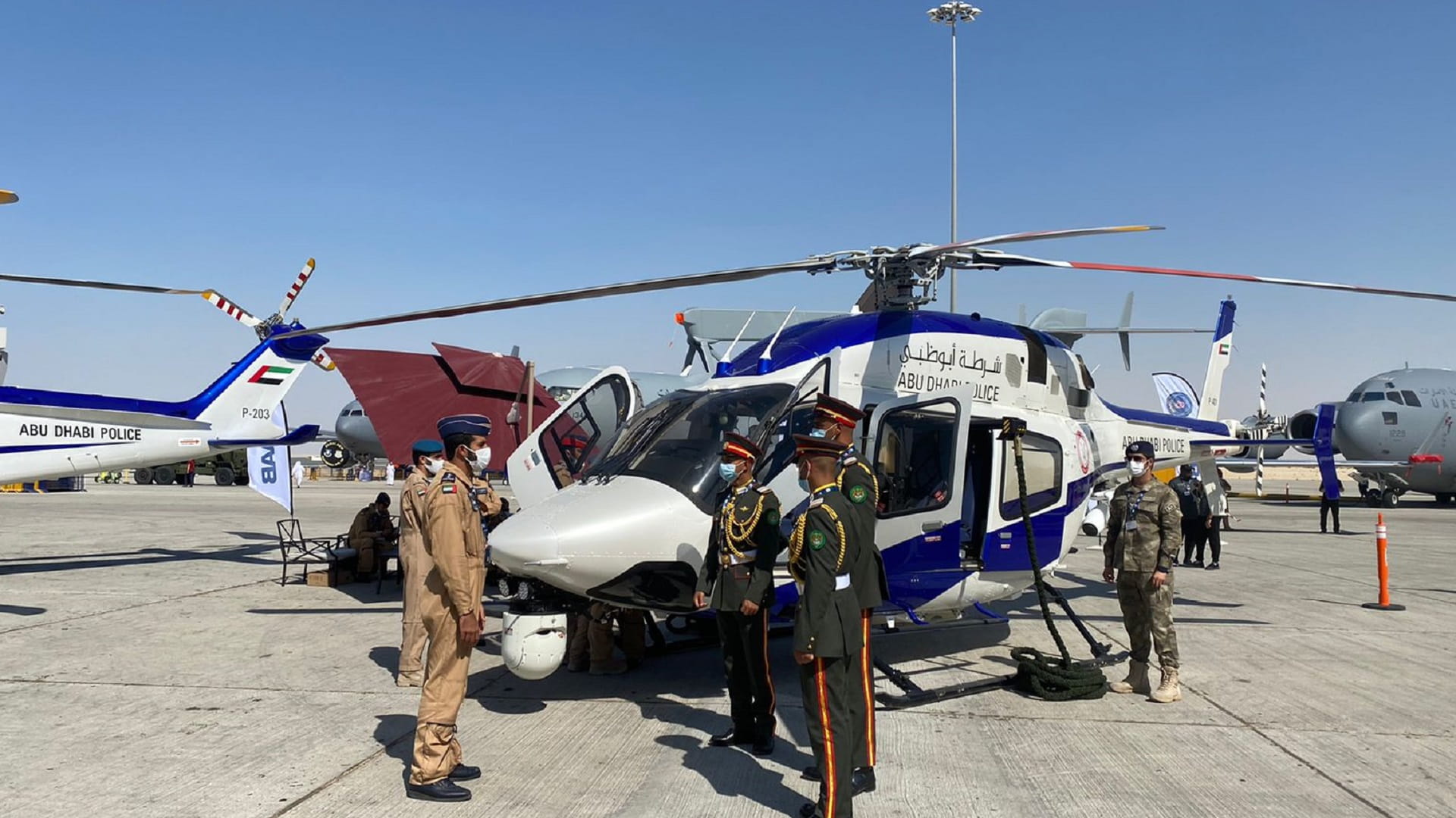 صورة بعنوان: شرطة أبوظبي تشارك بمعرض دبي للطيران 