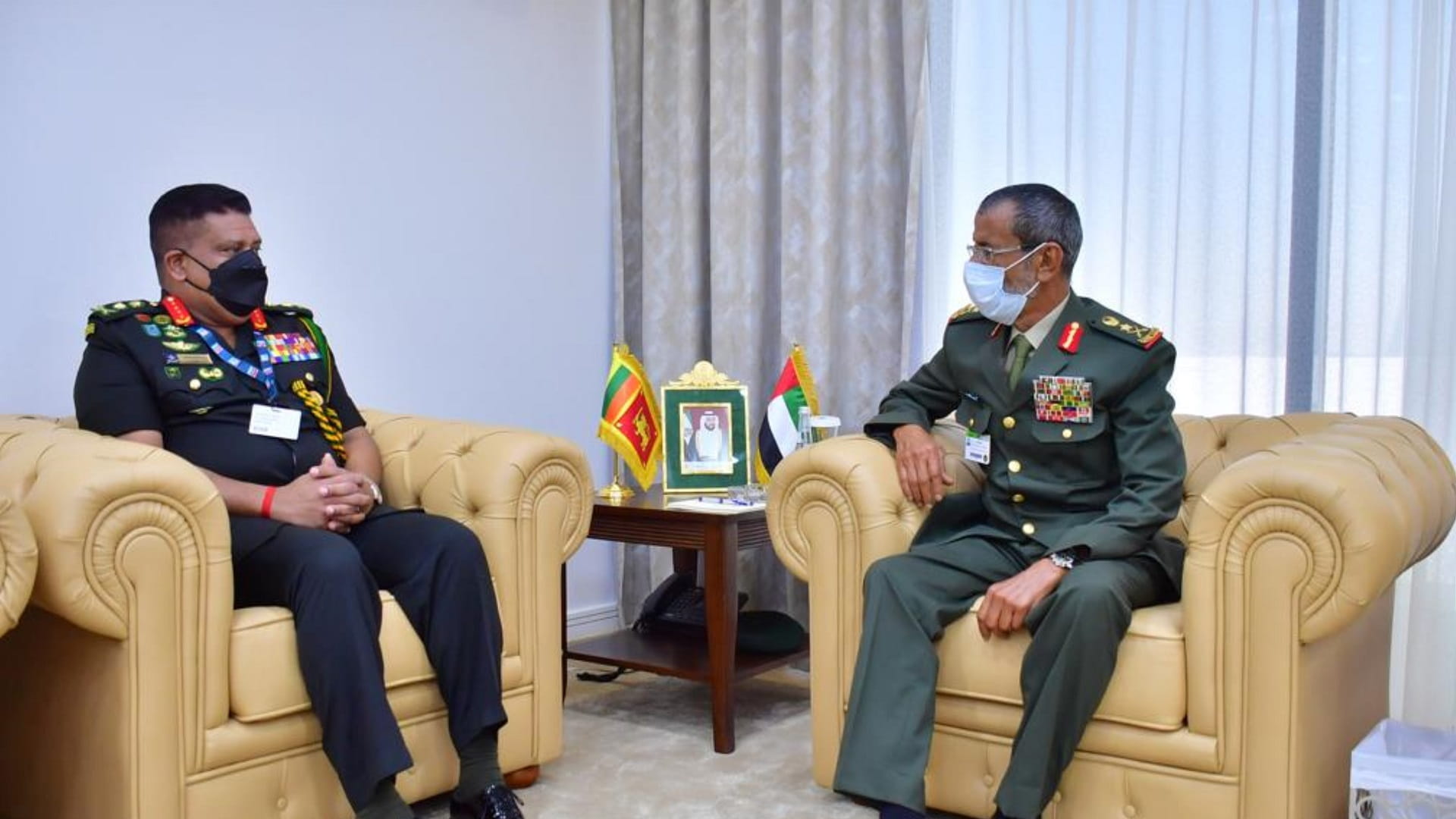 صورة بعنوان: الرميثي يبحث التعاون مع عدد من وزراء الدفاع بمعرض دبي للطيران 