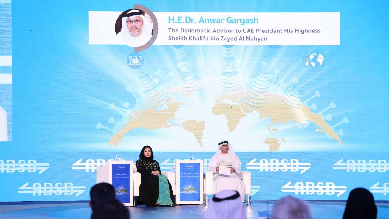 صورة بعنوان: قرقاش يستعرض إنجازات الإمارات والرؤية المستقبلية للدبلوماسية 