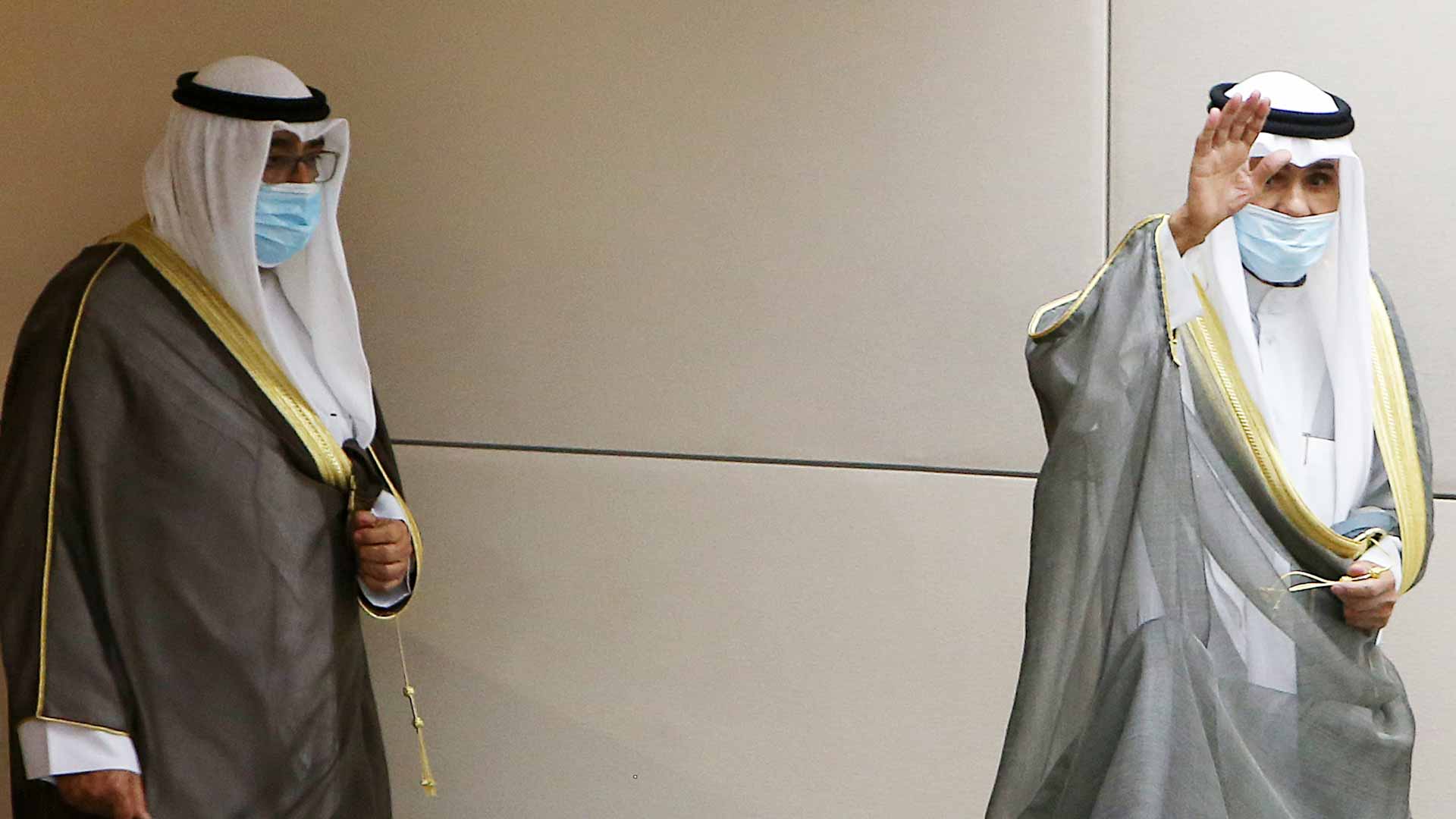 صورة بعنوان: مؤقتاً.. أمير الكويت يُوكل بعض مهامه لولي العهد 