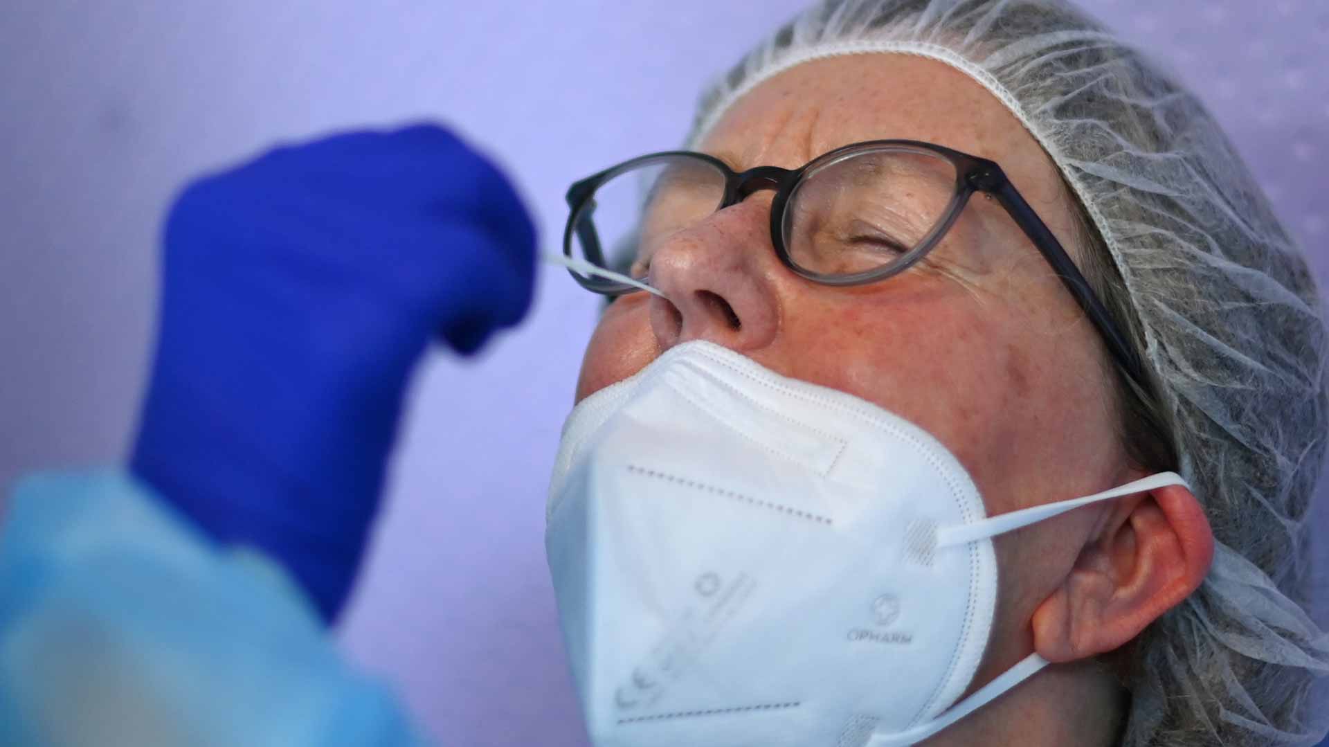 Image for the title: German corona infections hit new high, tighter measures planned 