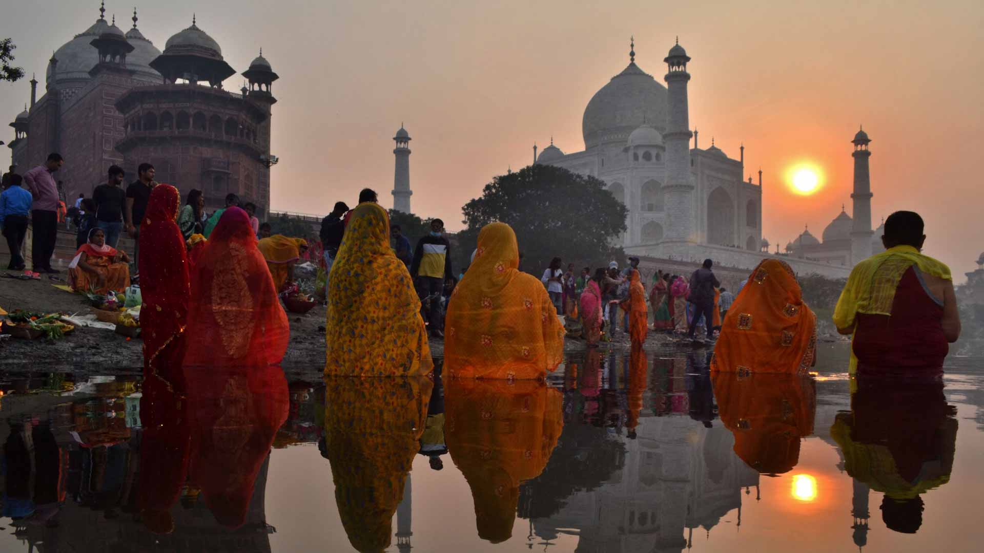 Image for the title: India opens to tourists after 20 months 