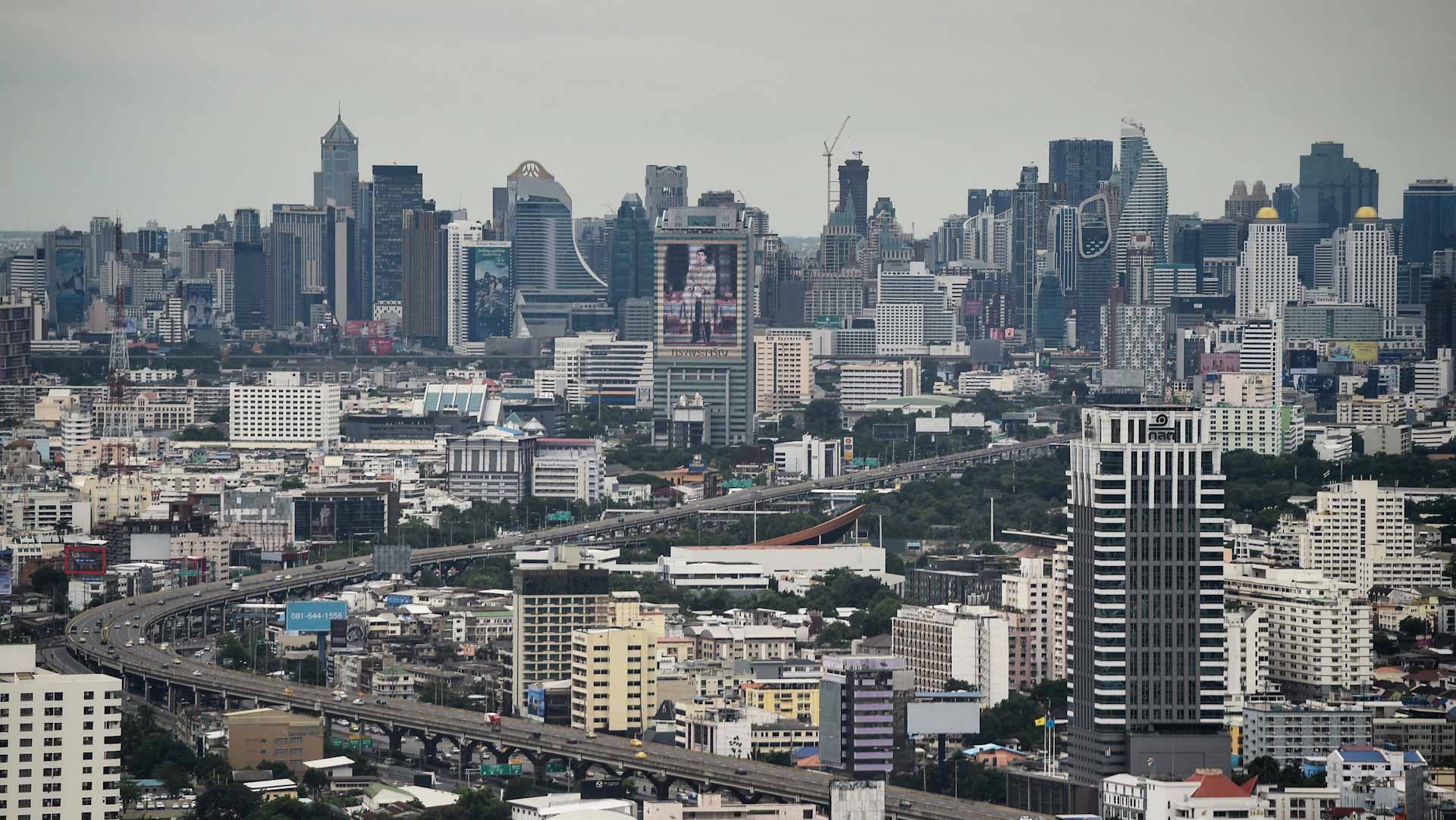 Image for the title: Thai economy shrinks, hopes for tourism-led recovery 