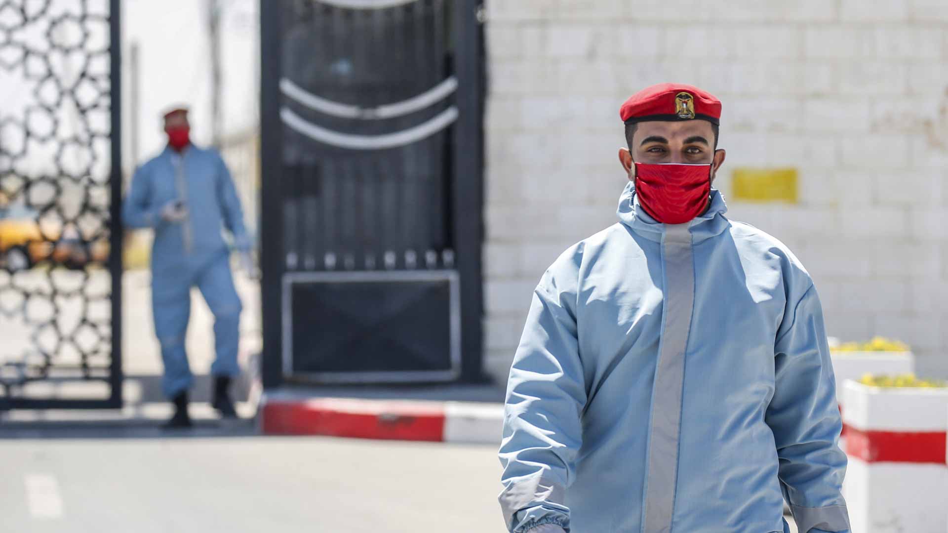 صورة بعنوان: اللواء الشامسي يشهد تكريم مدير مكتبِه لتفانيه وإسهامه الإيجابي 