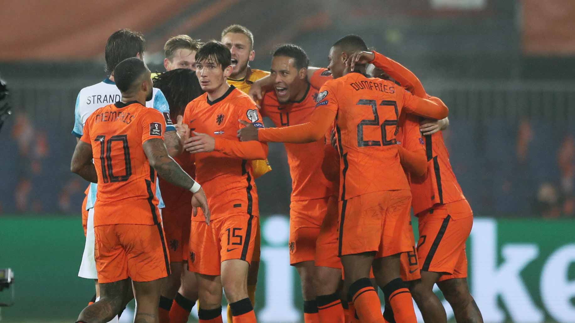 Image for the title: Netherlands qualify for World Cup with late win over Norway 